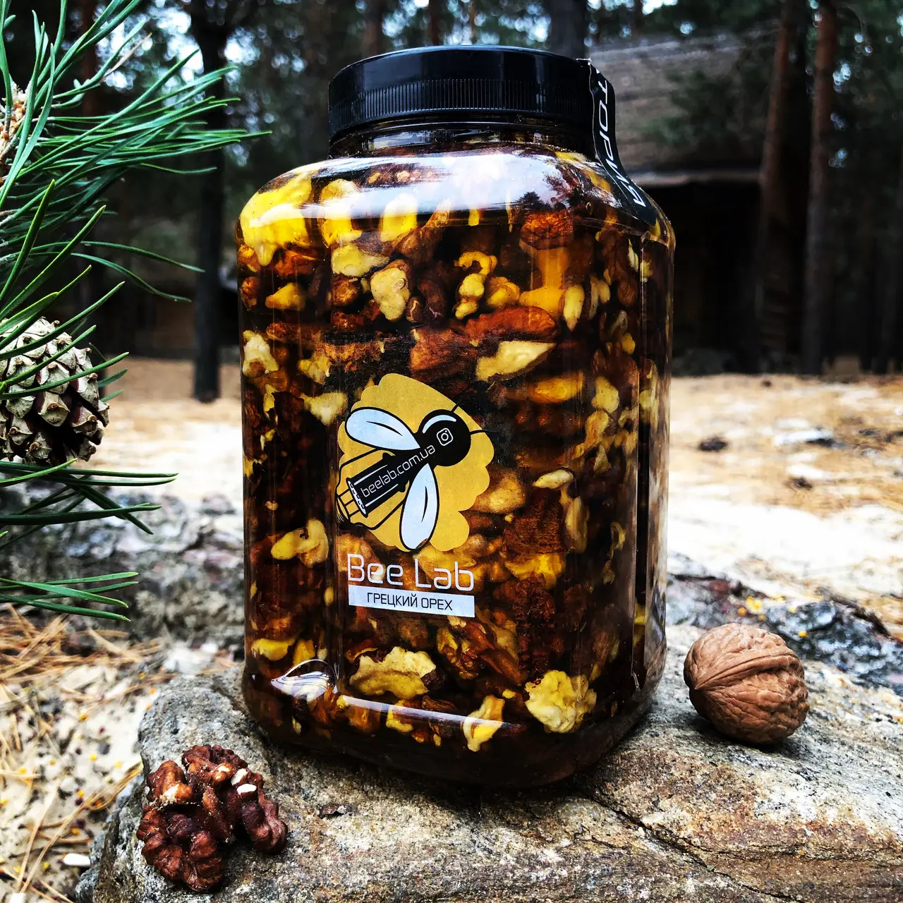 Walnut in honey 1000 ml